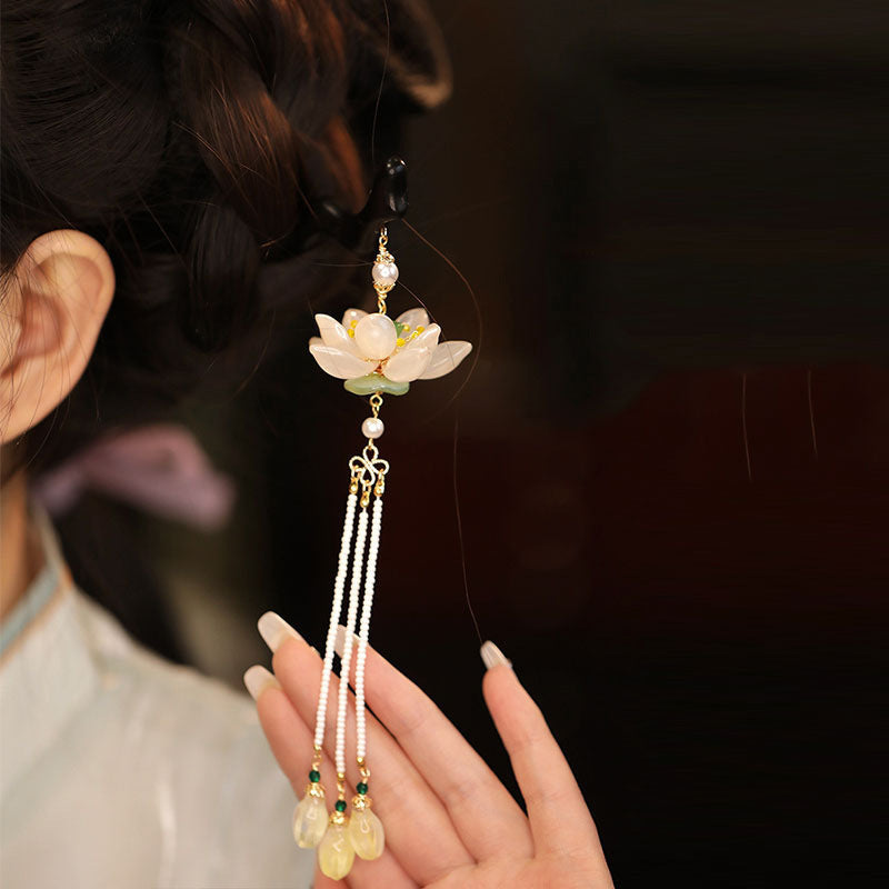 Antique pearl hairpin with tassel and lotus detail