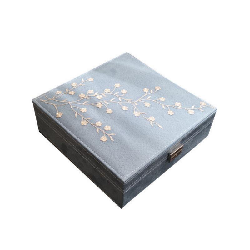 Chinese wooden jewelry box with embroidery and flannel
