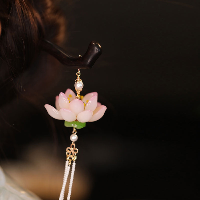Antique pearl hairpin with tassel and lotus detail