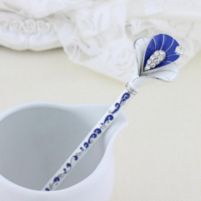 Alloy Palace Step Shaking Plate Hairpin Blue and White Porcelain