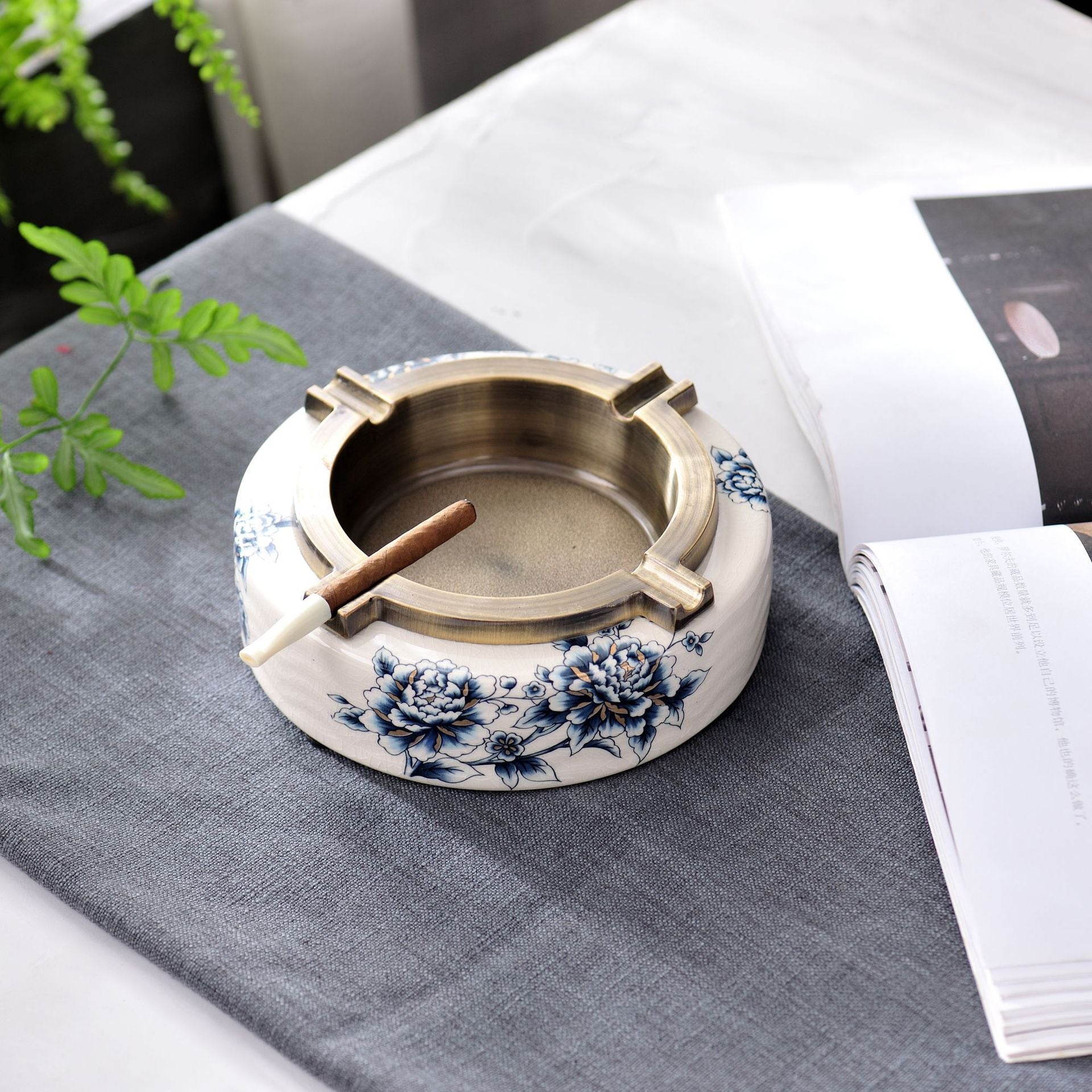 Creative New Chinese Ceramic Metal Blue And White Household Ashtray