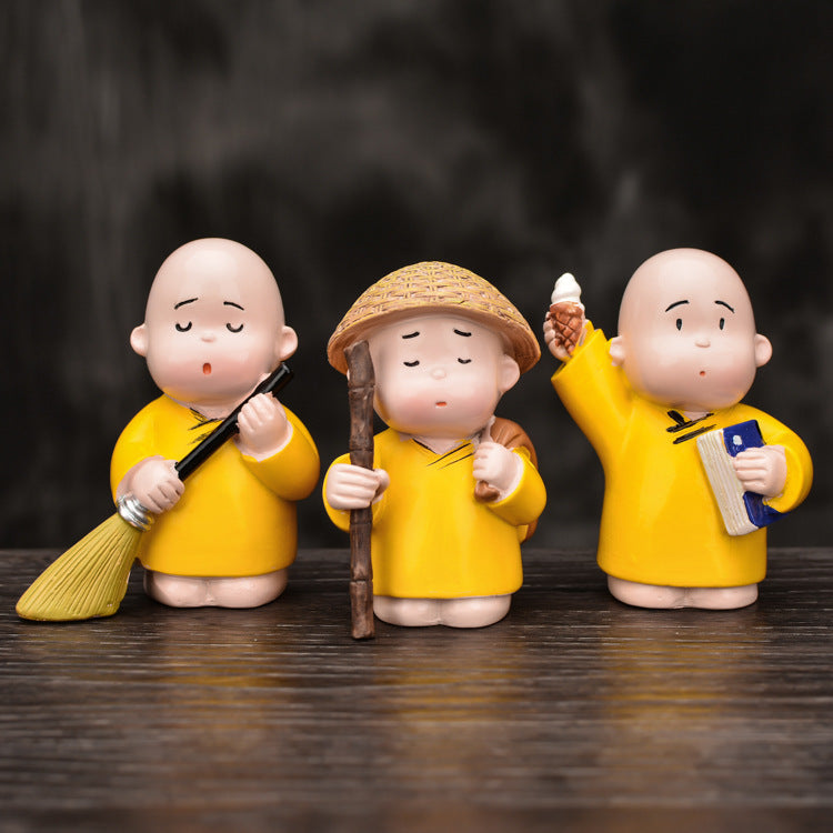 Chinese style second-hand little monk Zen second-hand car resin crafts ornaments