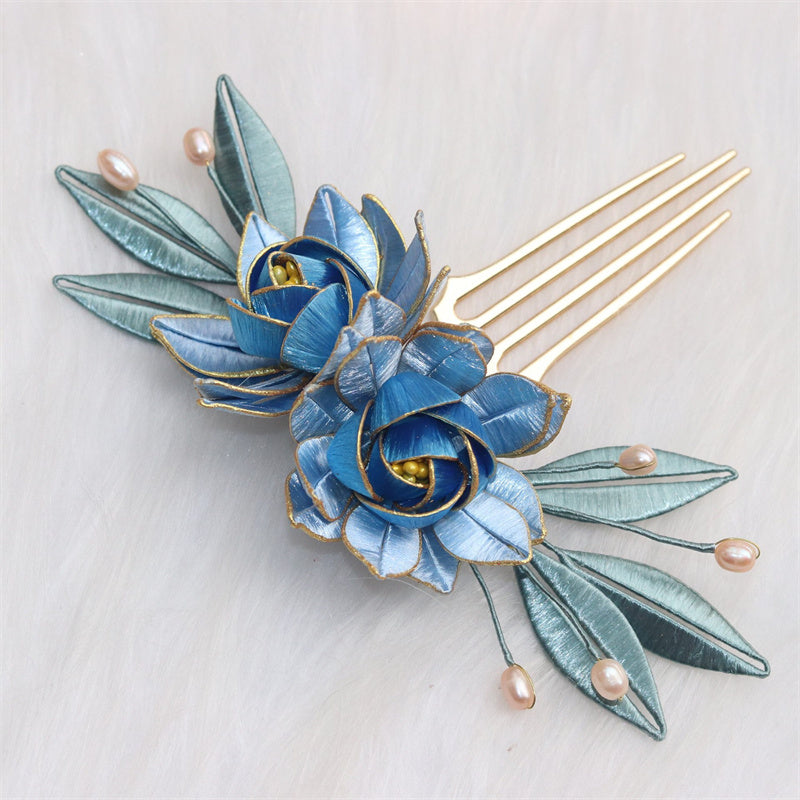 Flower hairpin with pearl and gold antique design